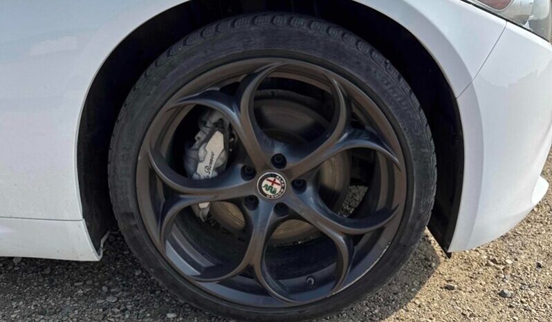 
								2017 Alfa Romeo Giulia Q4 AWD full									