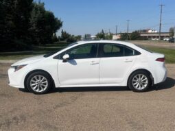 
										2022 Toyota Corolla LE full									