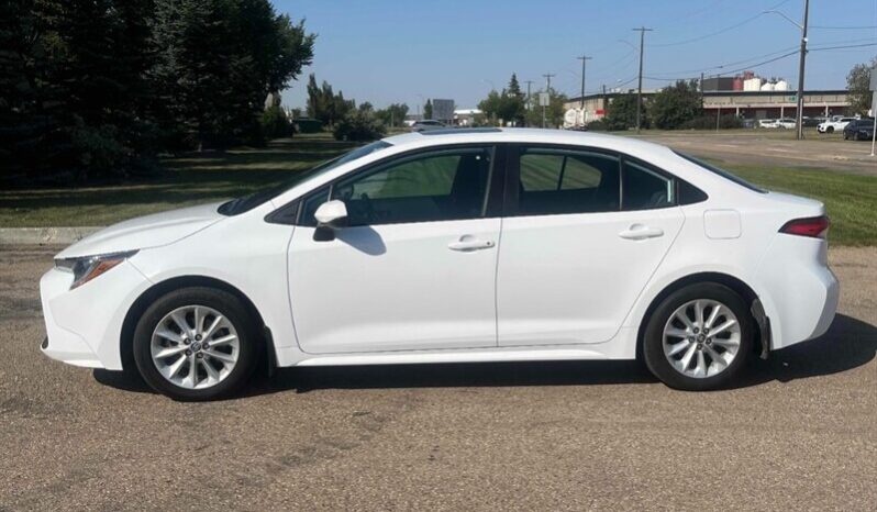 
								2022 Toyota Corolla LE full									