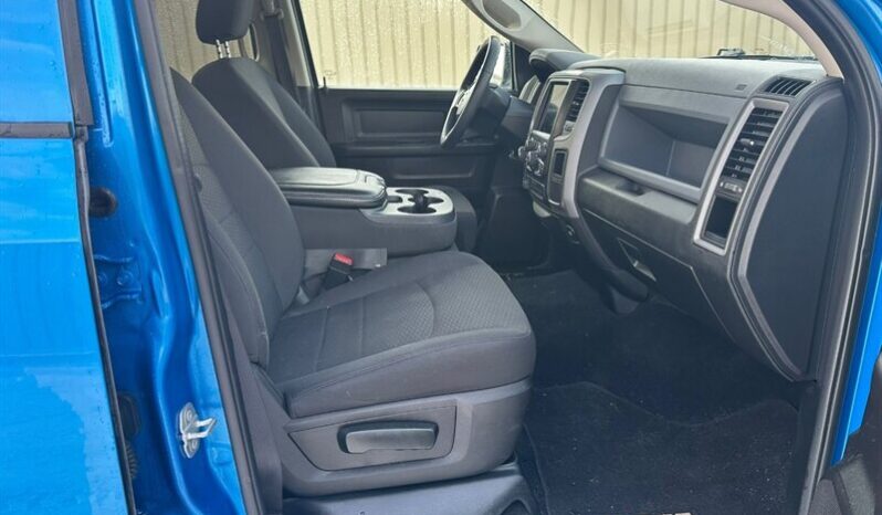 
								2019 RAM 1500 Classic Express Blackout Crew Cab 4×4 full									