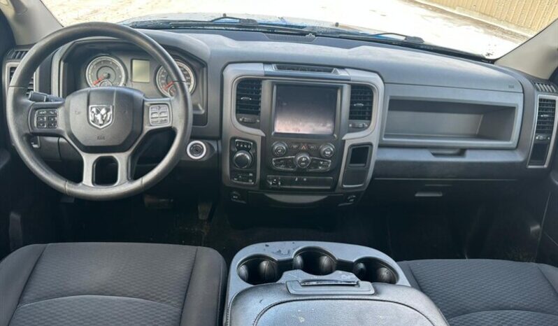 
								2019 RAM 1500 Classic Express Blackout Crew Cab 4×4 full									