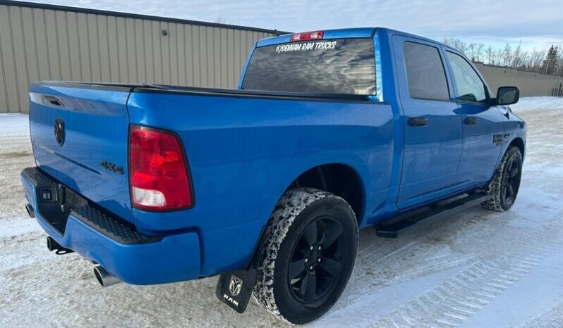 
								2019 RAM 1500 Classic Express Blackout Crew Cab 4×4 full									