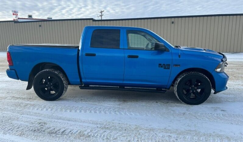 
								2019 RAM 1500 Classic Express Blackout Crew Cab 4×4 full									