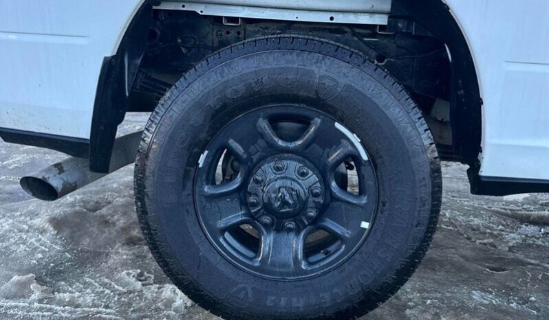 
								2022 Ram 3500 Big Horn 6.7L Cummins Turbo Diesel Crew Cab 4×4 full									