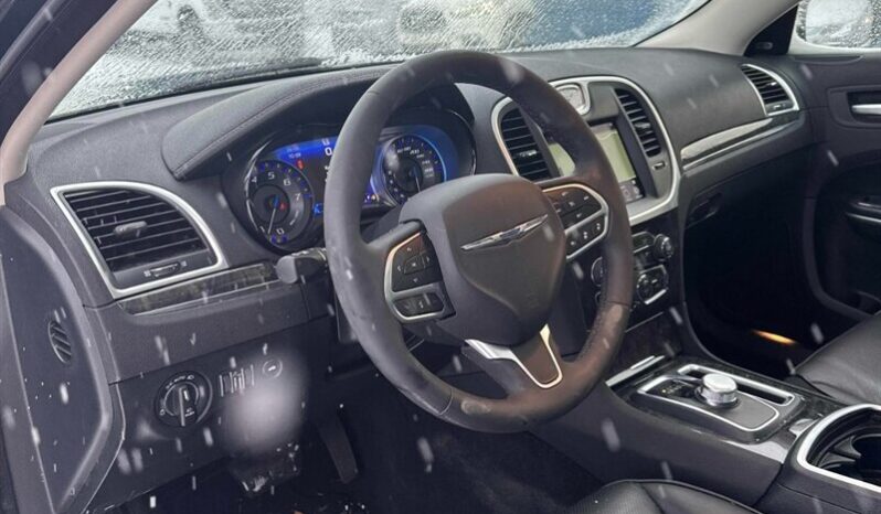 
								2023 Chrysler 300 Touring L AWD full									