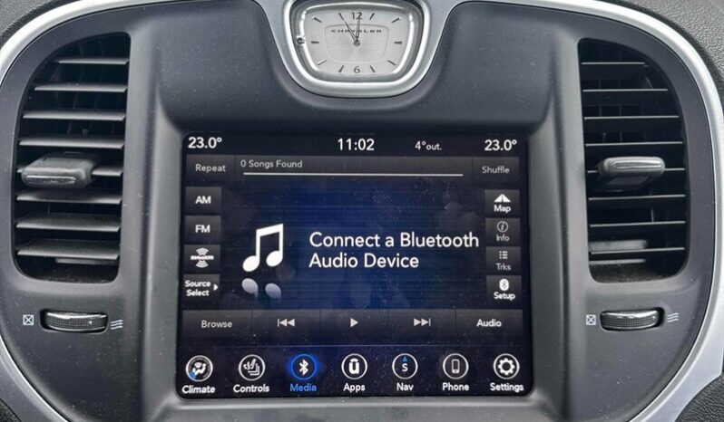 
								2023 Chrysler 300 Touring L AWD full									