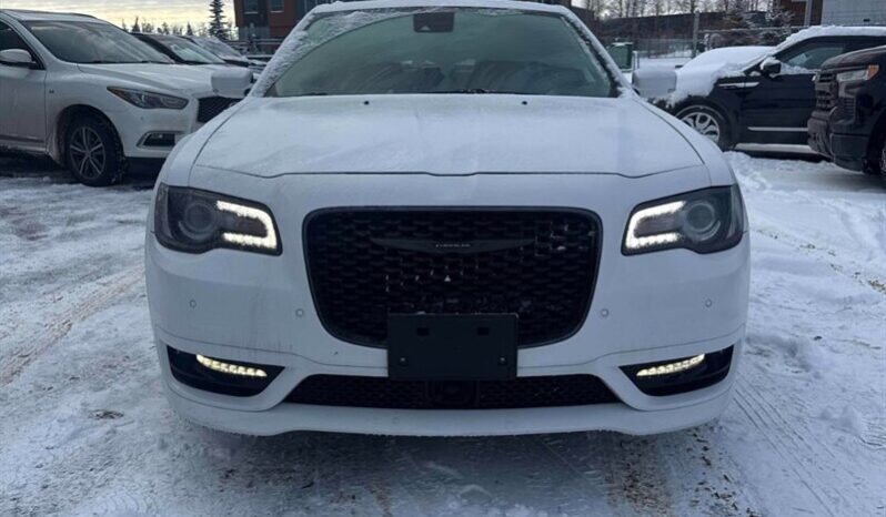 
								2023 Chrysler 300 Touring L AWD full									