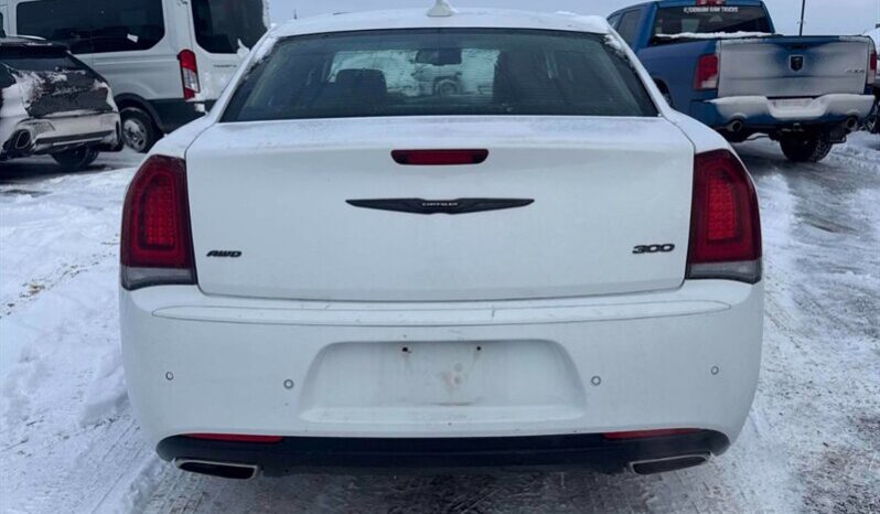 
								2023 Chrysler 300 Touring L AWD full									