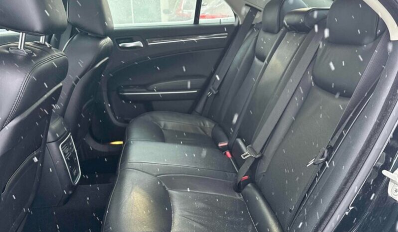 
								2023 Chrysler 300 Touring L AWD full									