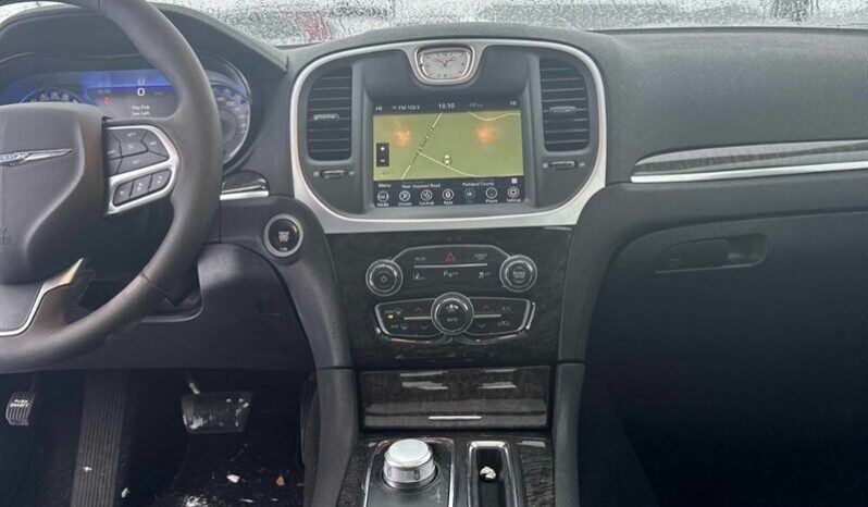 
								2023 Chrysler 300 Touring L AWD full									