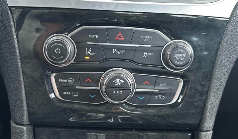 
								2023 Chrysler 300 Touring L AWD full									