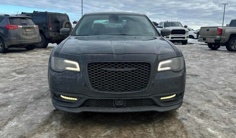 
								2023 Chrysler 300 Touring L AWD full									