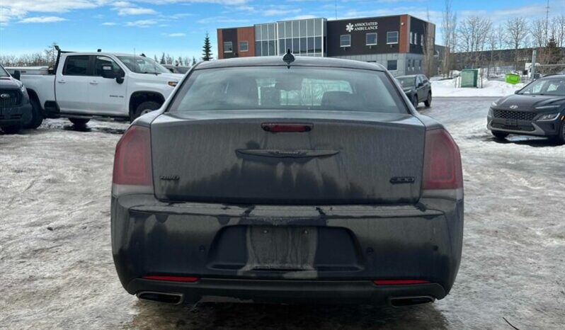 
								2023 Chrysler 300 Touring L AWD full									
