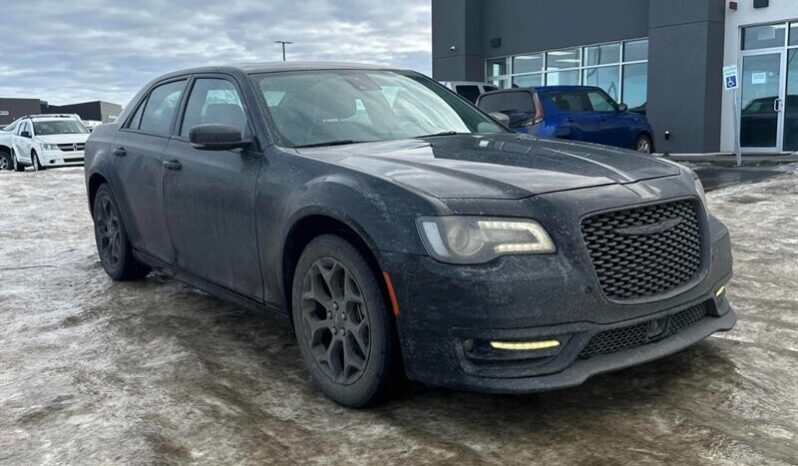 
								2023 Chrysler 300 Touring L AWD full									