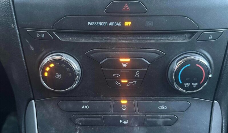 
								2017 Ford Edge SE AWD full									