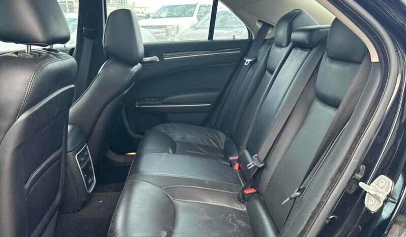 
								2023 Chrysler 300 Touring L AWD full									