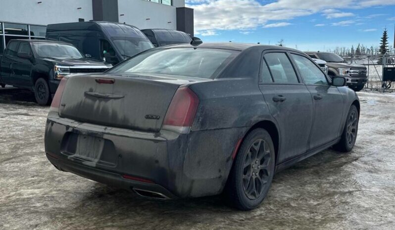 
								2023 Chrysler 300 Touring L AWD full									