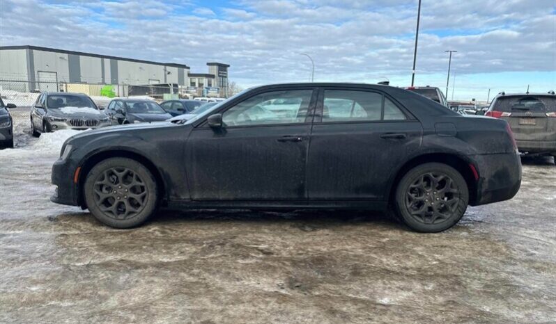 
								2023 Chrysler 300 Touring L AWD full									