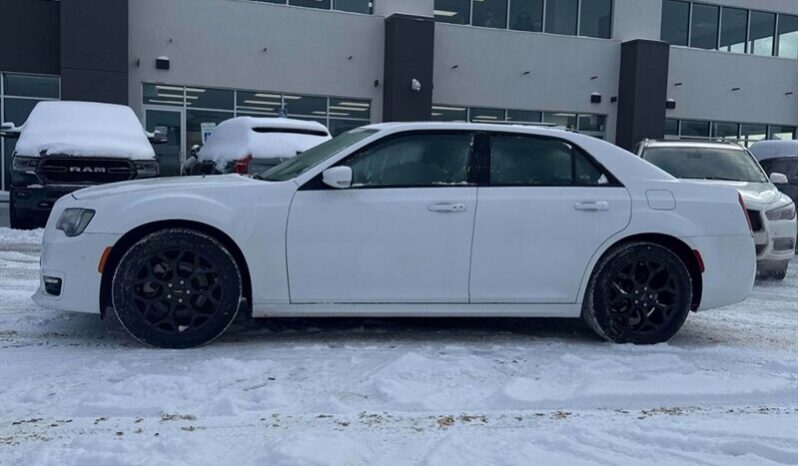 
								2023 Chrysler 300 Touring L AWD full									