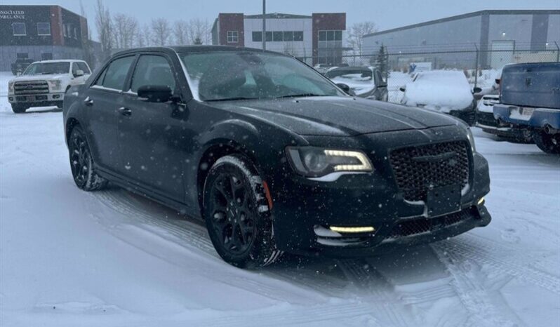 
								2023 Chrysler 300 Touring L AWD full									
