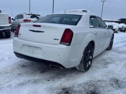
										2023 Chrysler 300 Touring L AWD full									