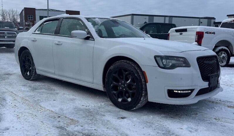 
								2023 Chrysler 300 Touring L AWD full									