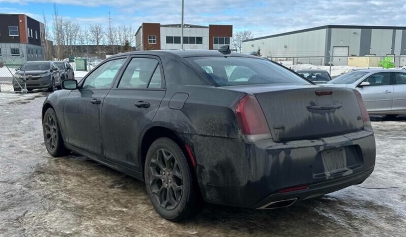 
								2023 Chrysler 300 Touring L AWD full									