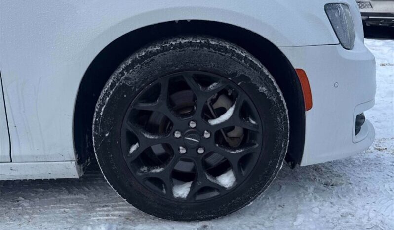 
								2023 Chrysler 300 Touring L AWD full									