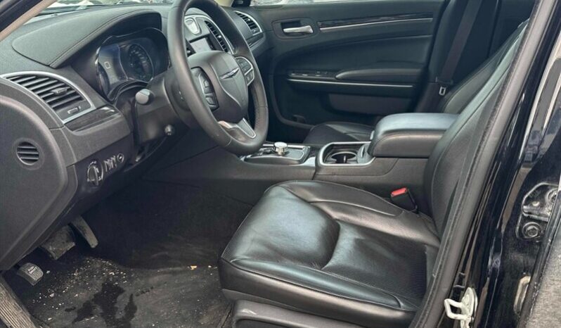 
								2023 Chrysler 300 Touring L AWD full									