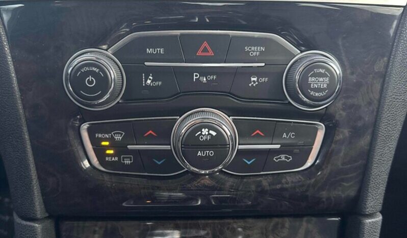 
								2023 Chrysler 300 Touring L AWD full									