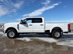 
										2023 Ford F-250 XLT Crew Cab 4×4 7.3L full									