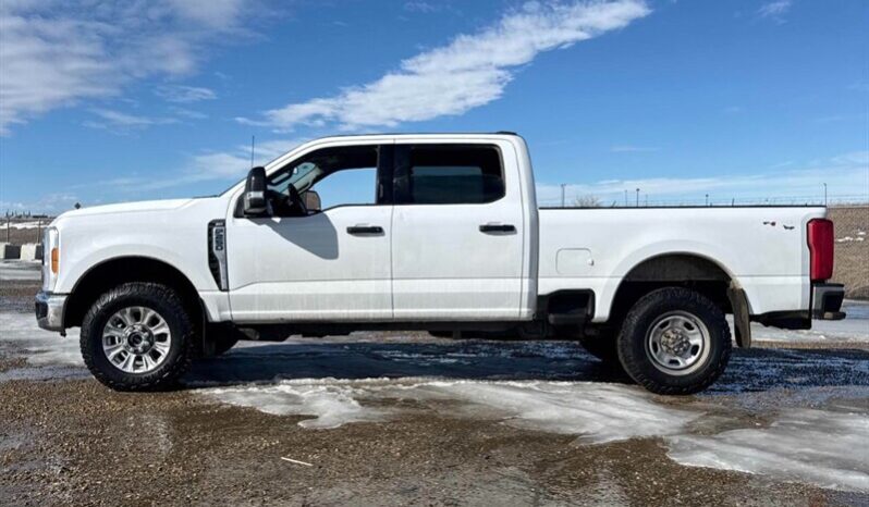 
								2023 Ford F-250 XLT Crew Cab 4×4 7.3L full									
