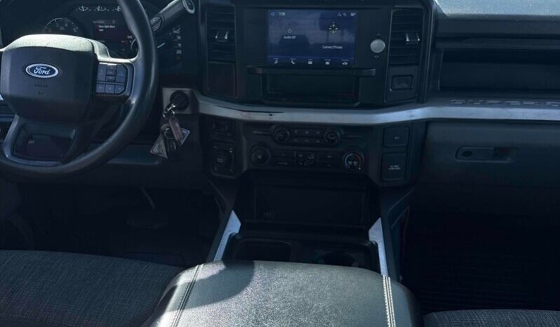 
								2023 Ford F-250 XLT Crew Cab 4×4 7.3L full									