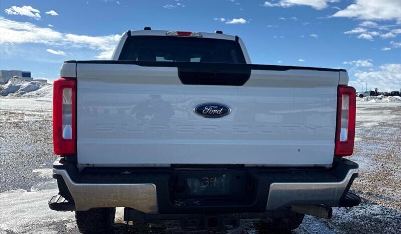 
								2023 Ford F-250 XLT Crew Cab 4×4 7.3L full									