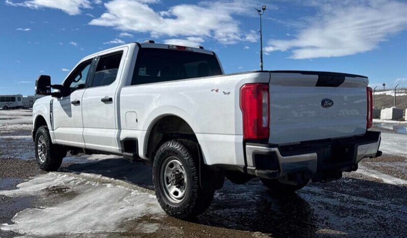 
								2023 Ford F-250 XLT Crew Cab 4×4 7.3L full									