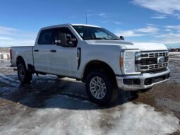 
										2023 Ford F-250 XLT Crew Cab 4×4 7.3L full									