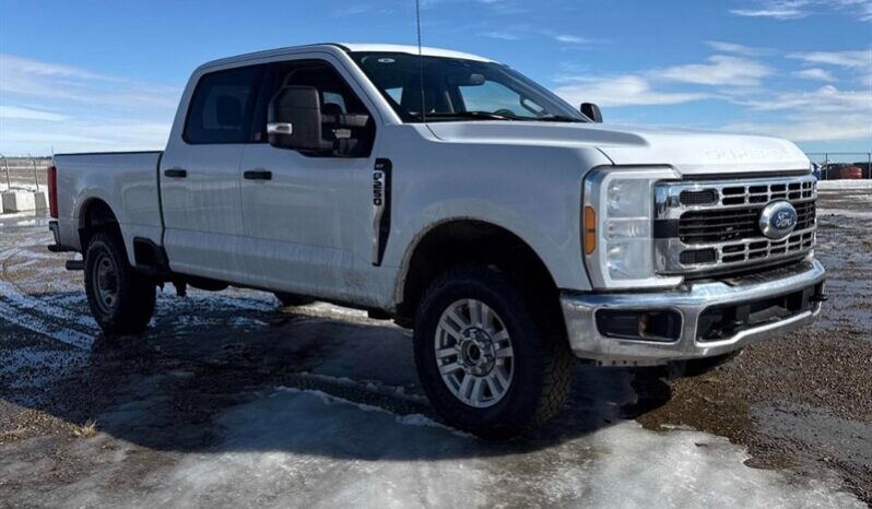 
								2023 Ford F-250 XLT Crew Cab 4×4 7.3L full									